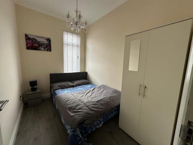 Double Room, Barking Station Main Photo