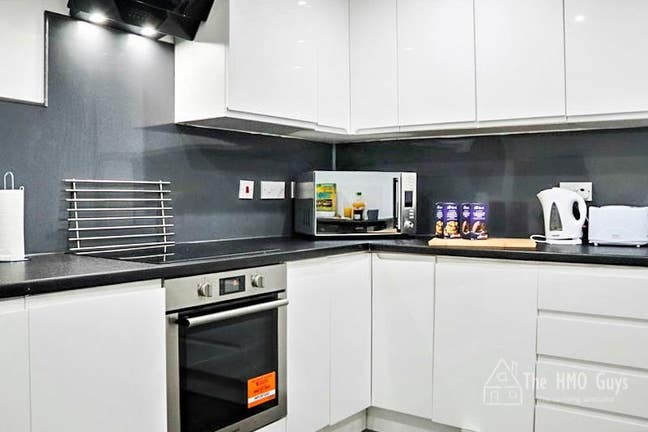 🏡 Rooms Available - Monton Village!! 🌟 Main Photo