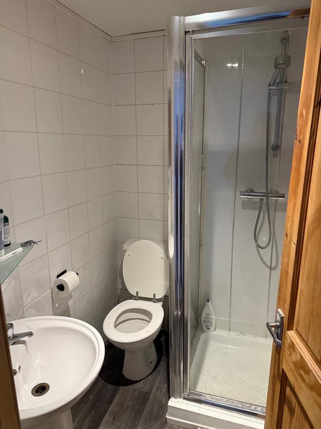 Single room Oldham OL4 Main Photo