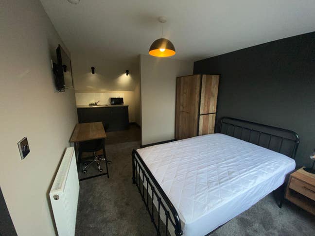 🔥 Stunning Home with Beautiful Rooms – Derby Main Photo