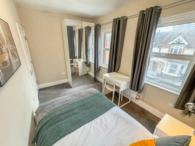 10 mins East Croydon Station ☀️ Large Double Room Main Photo