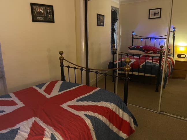 Room For Rent  Main Photo
