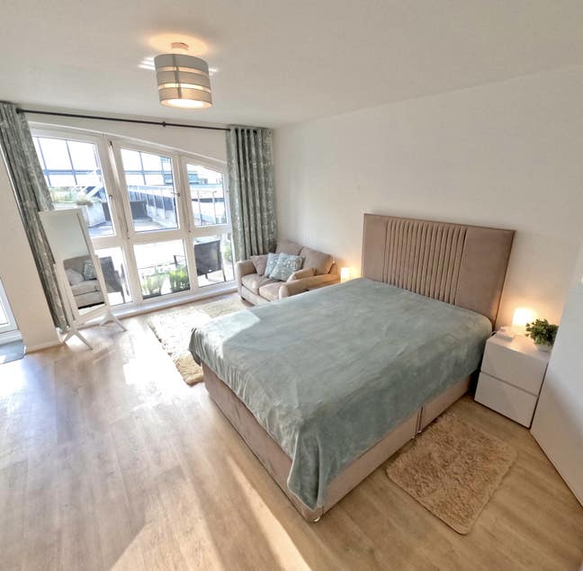 Studio Flat to rent EC1 - Old Street Tube Station Main Photo