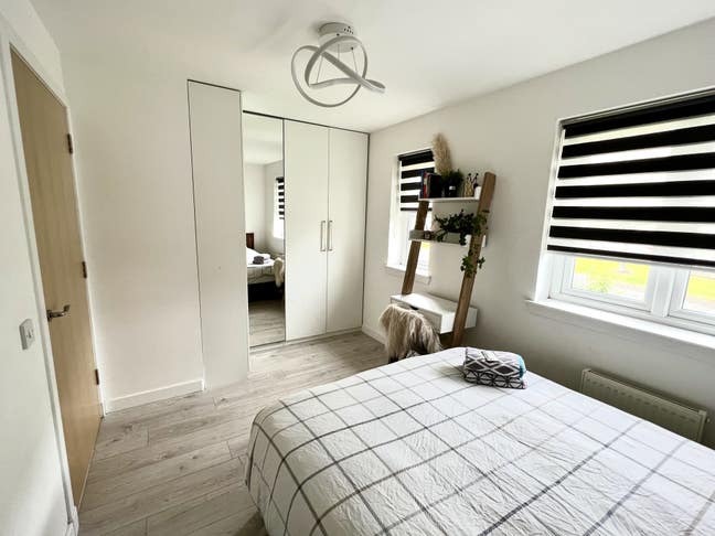 Modern Room with ensuite all bills & free parking  Main Photo
