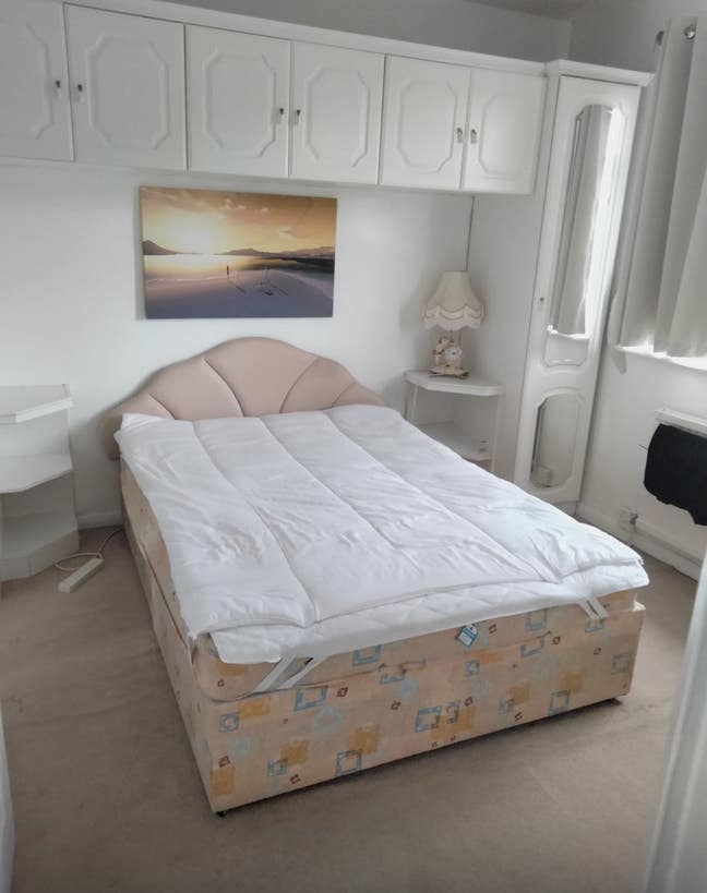 A large room to let  Main Photo