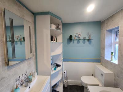 Quiet and Airy rooms in Woking- Bills Included Main Photo