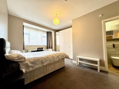 Luxury EnSuite Double Great Location All Bills Inc Main Photo