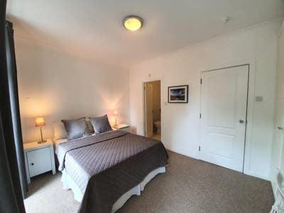 Double En-Suite Room - Canada Water Station!! Main Photo