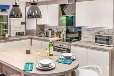 Last Room | Cosy Snug | Central Bury Main Photo