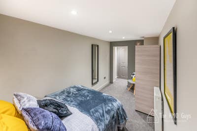 Last Room | Cosy Snug | Central Bury Main Photo