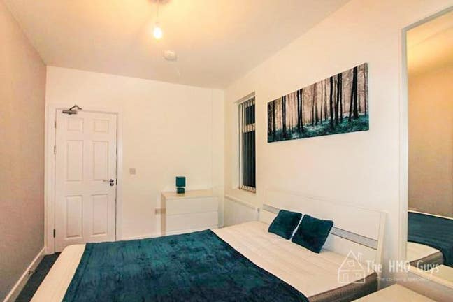 🌟 Modern Ensuite Rooms – Contemporary Living Main Photo