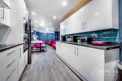 Kitchenette Stylish Brand New En-Suite Rooms  Main Photo