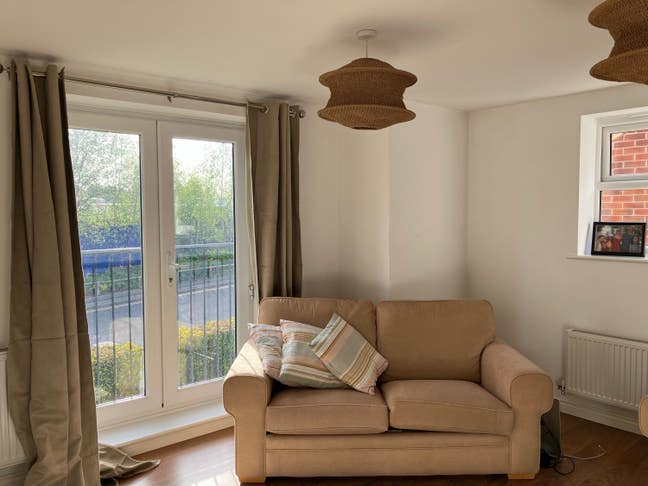 Room to let, outskirts Manchester, Modern Flat Main Photo