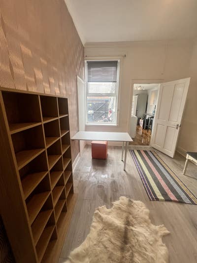 Large Stylish Room off Hylton Road for Student Main Photo