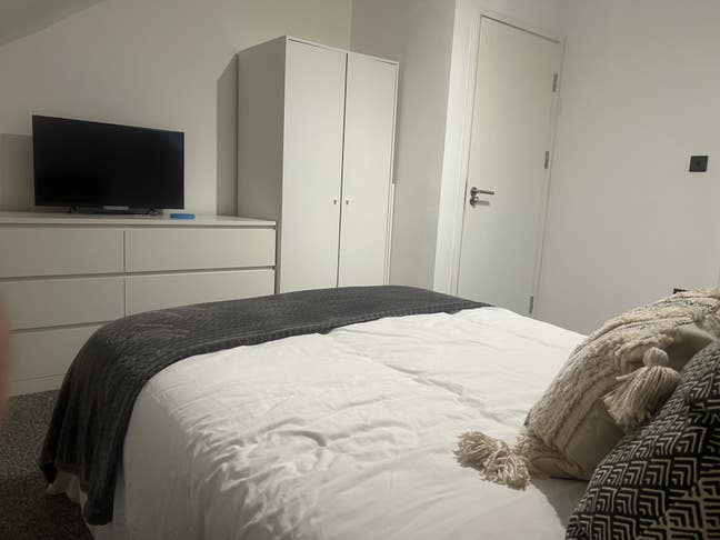 Fully Furnished Double Room, All Bills Included. Main Photo