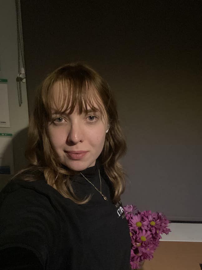 Full Time Professional, Room close to Stratford Main Photo