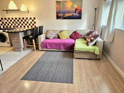 Lovelys, Spacious & Bright Split-Level Flat Main Photo