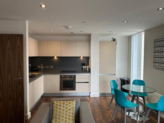 Stylish Two Bedroom One Bathroom Flat Main Photo