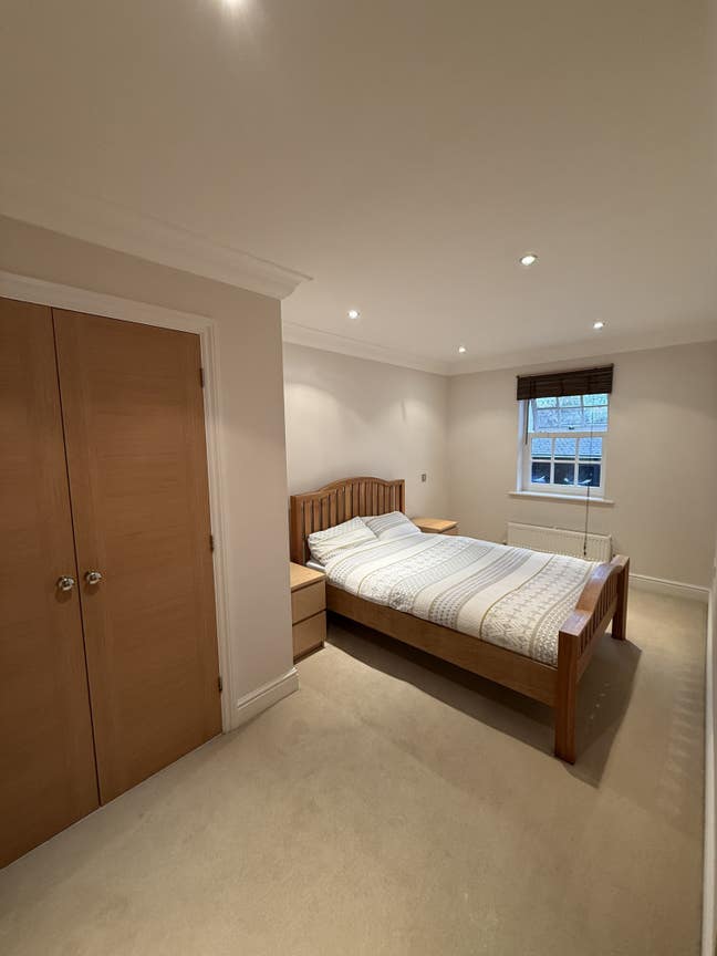 En-suite Double bedroom  flat Maidenhead + Parking Main Photo