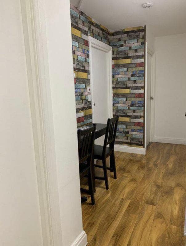 W11 , En-suite , right behind station Main Photo