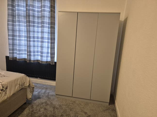 1 room to let in a refurbished house Main Photo