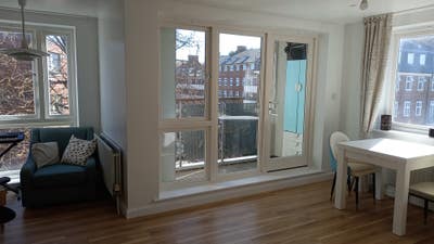 Charming One-Bedroom Flat with Balcony Chalk Farm Main Photo