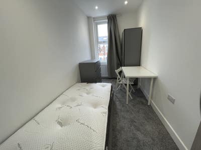 Single Room in Premium Modern Property NW2 Main Photo