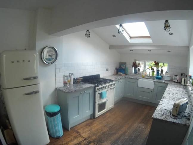 Bright large room in BS4 January month rent only Main Photo