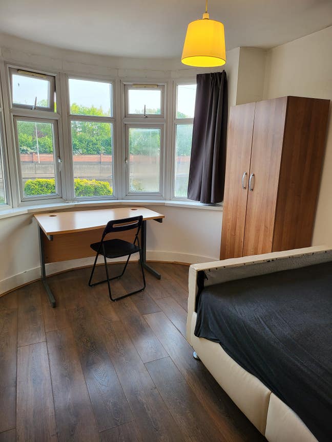 Good size double room for one person  Main Photo