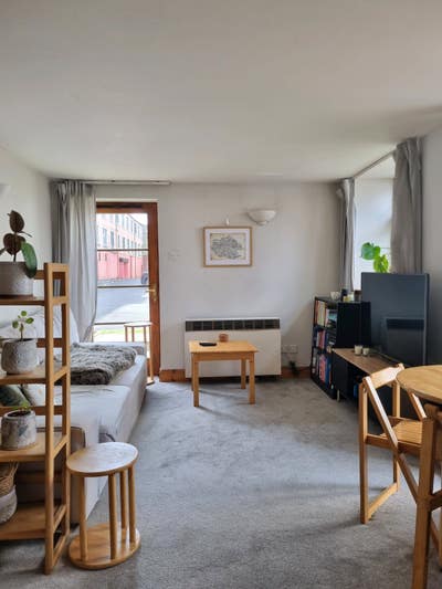 Room in cosy 2 bed flat in Bonnington. Main Photo