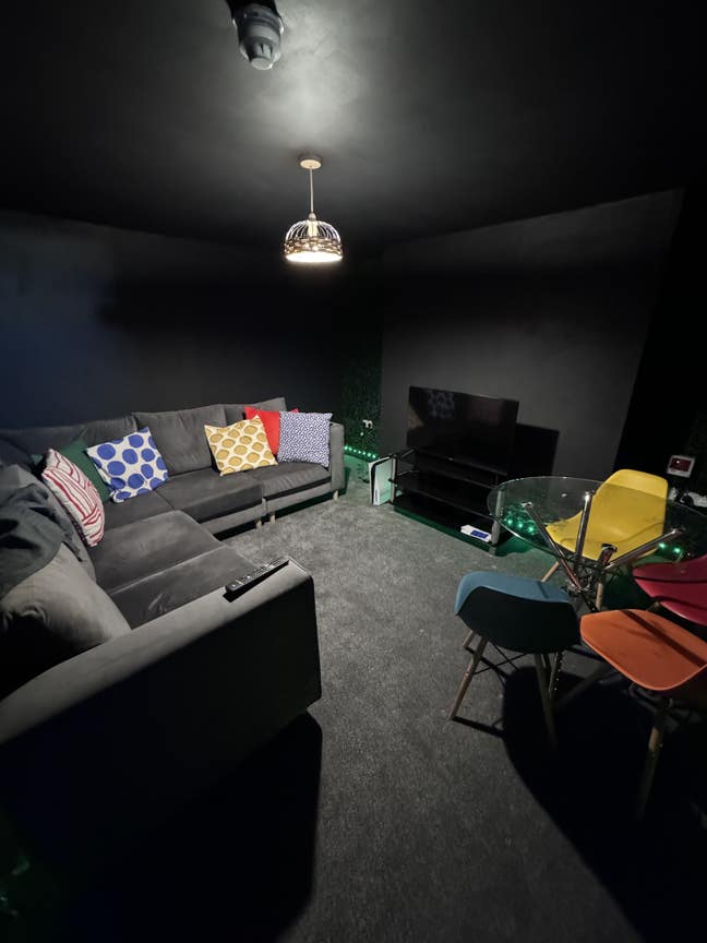 Huge en-suite rooms by Bramley station Main Photo