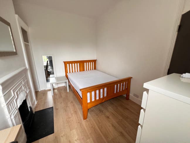 Spacious double room for single occupancy  Main Photo