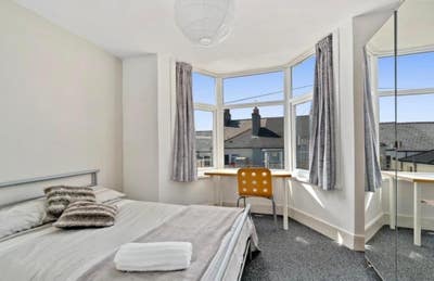 Double bedroom shared house, central location Main Photo