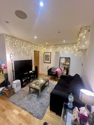 Double En-suite Available!  Main Photo