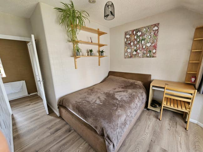 Double room, sharing communal areas only with 1  Main Photo