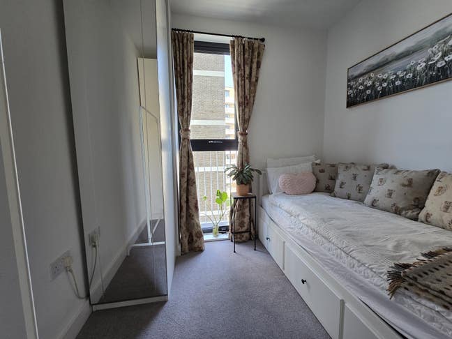 Double room and own bathroom Main Photo