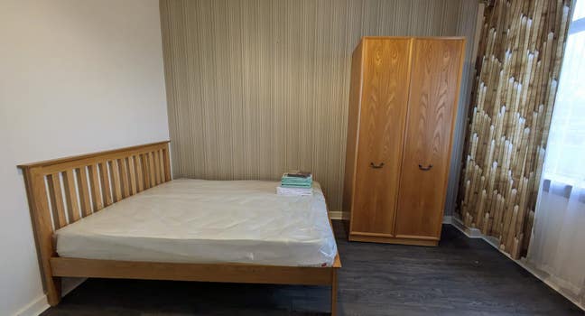 Bright and Spacious Spare Room Available Main Photo
