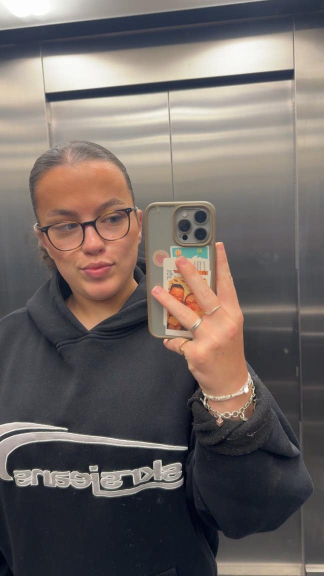 I am a female student aged 24. I am looking f... Main Photo