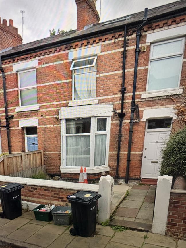 Large rooms available in lovely house in chester  Main Photo