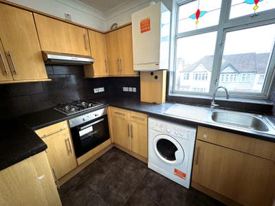 2 Bed Flat Newbury Park &pound;1650 Pcm Main Photo