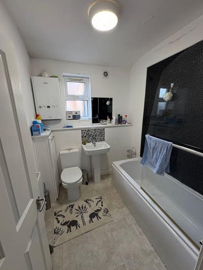 Modern ensuite room in share Apartment in Withingt Main Photo