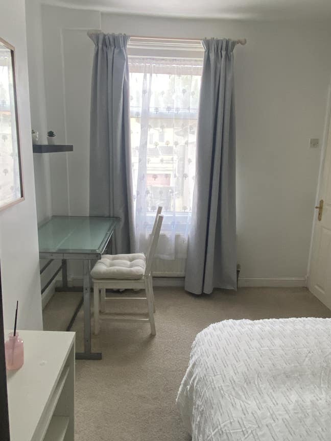 Double room town centre furnished available now Main Photo