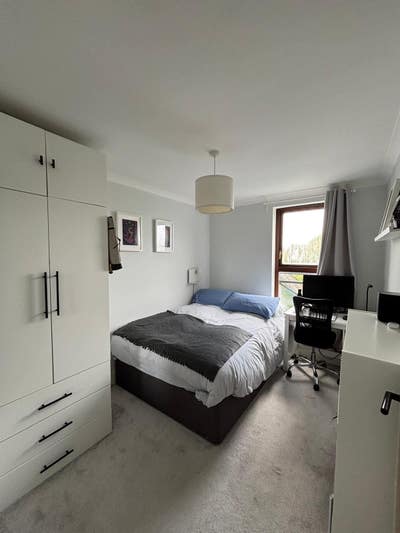 Double Bedroom in Two-bed Flat (Surrey Quays) Main Photo