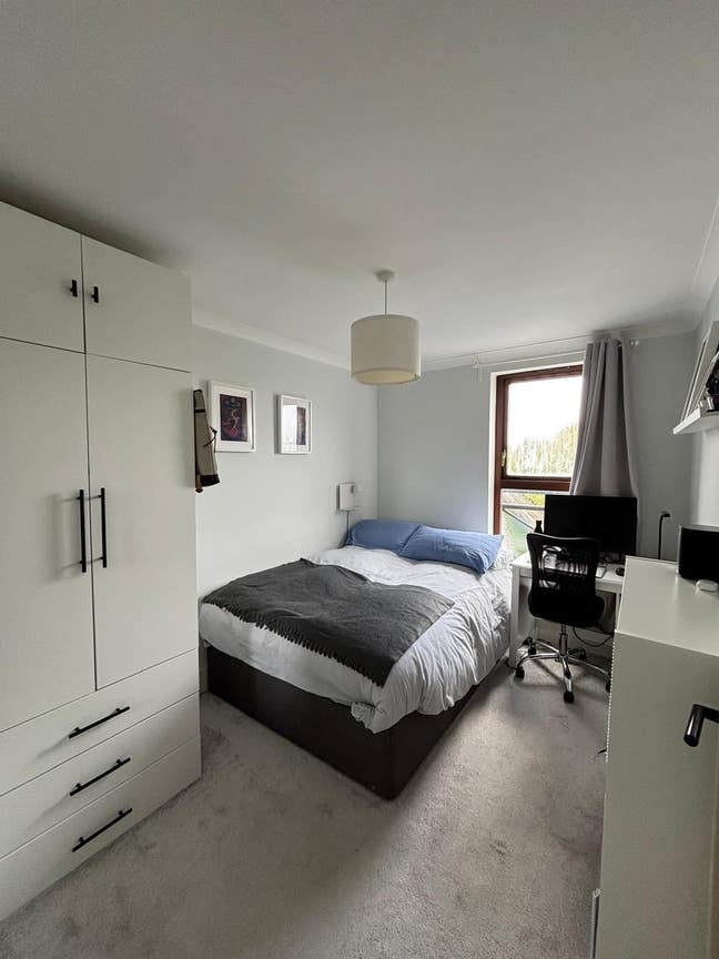 Double Bedroom in Two-bed Flat (Surrey Quays) Main Photo