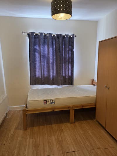 Studio flat available to Rent in Feltham  Main Photo