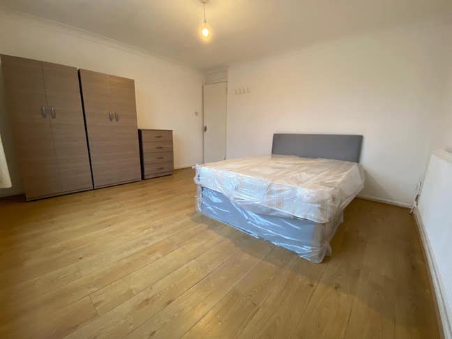 ** Huge Double Room Minutes Away From Stratford ** Main Photo