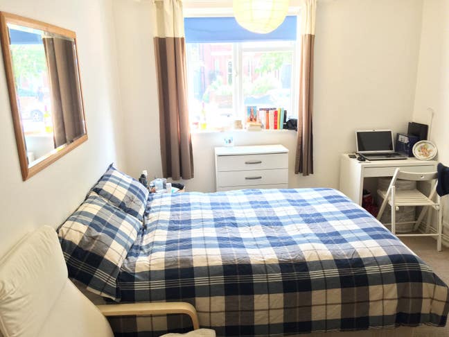 Special Offer - No Deposit + Bills Included! Main Photo