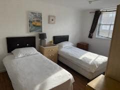2 Beautiful Twin or Double w/Private En-Suite Room Main Photo