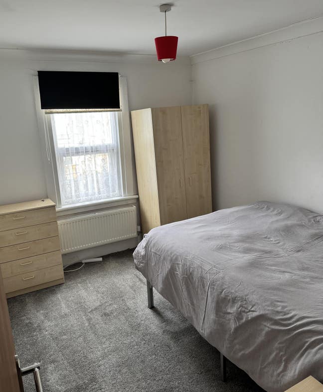 Double room 2 mins away from Leyton Station Main Photo