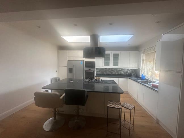 Brand new En-suite room to let  Main Photo